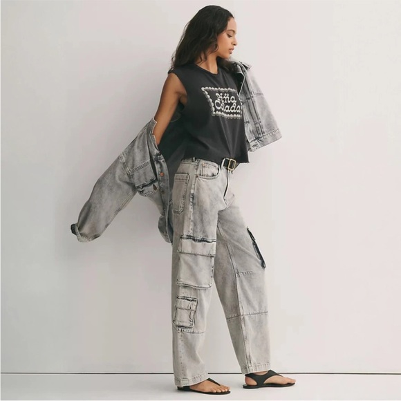 MOTHER Denim Snacks! The Side Dish Cargo Skimp Jeans in Salt & Pepper - Picture 4 of 10